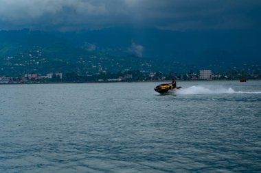 Batumi, Gürcistan - 13 Temmuz 2021: Denizde jet ski