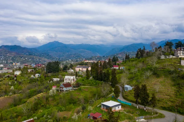 Dağın Eteğindeki Köyün Drone Görüntüsü — Stok fotoğraf