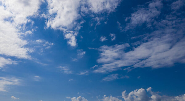 красивые белые облака в Майами