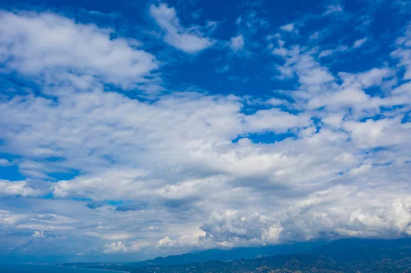 Beaux Nuages Dessus Des Montagnes — Photo