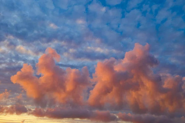 Beaux Nuages Roses Oranges Bleus — Photo