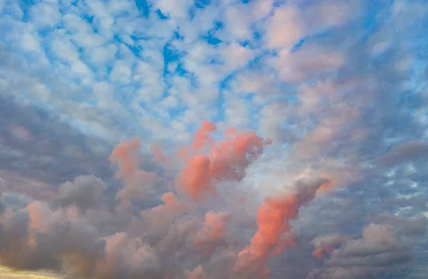 Hermoso Azul Naranja Rosa Nubes —  Fotos de Stock