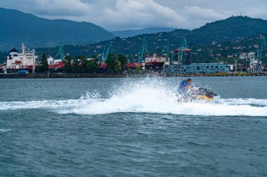 Batumi, Gürcistan - 14 Temmuz 2021: Bir adam jet ski sürüyor