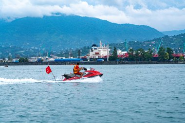 Batumi, Gürcistan - 14 Temmuz 2021: Jet Ski 'de cankurtaran