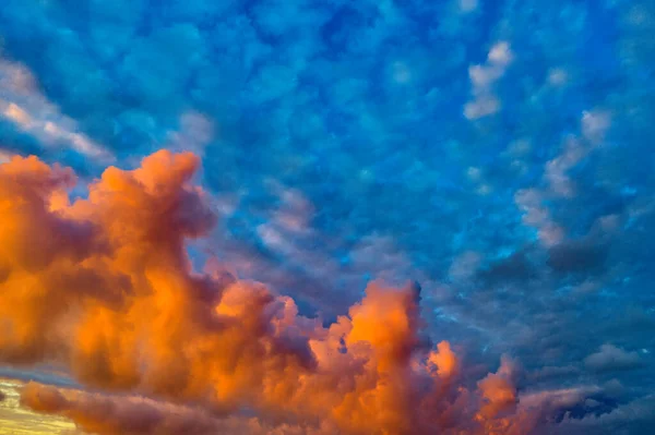 Nubes Cúmulo Naranja Durante Puesta Del Sol —  Fotos de Stock
