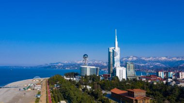Batumi, Gürcistan - 15 Temmuz 2021: Deniz manzaralı Batum şehri