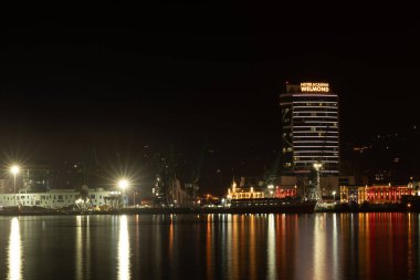Batumi, Gürcistan - 29 Nisan 2021: Gece limanı