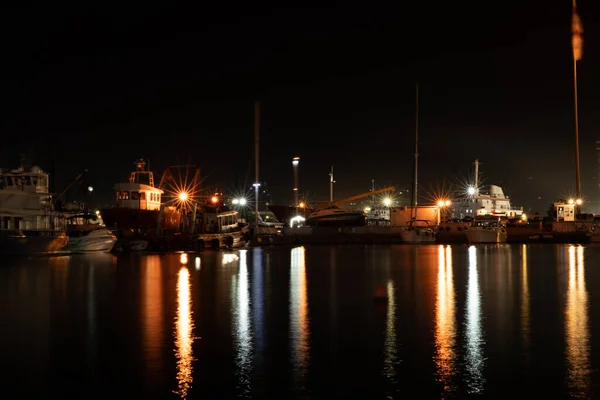 2021年4月29日 格鲁吉亚巴统 夜间海港 — 图库照片