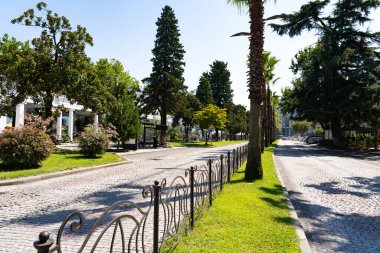 Batumi, Gürcistan - 29 Nisan 2021: Shota Rustaveli Caddesi