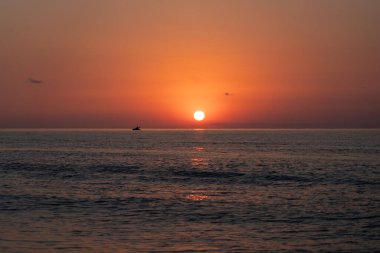 Denizde gün batımı, güzel manzara