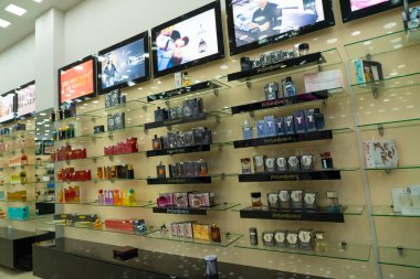 Batum, Gürcistan - 28 Nisan 2021: Bir kozmetik mağazasının içinde