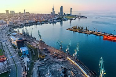 Batumi, Gürcistan - 1 Mayıs 2021: Limanın havadan görünüşü