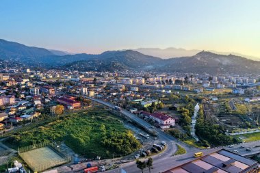 Batumi, Gürcistan - 1 Mayıs 2021: İHA ile kıyı köyünün görüntüsü