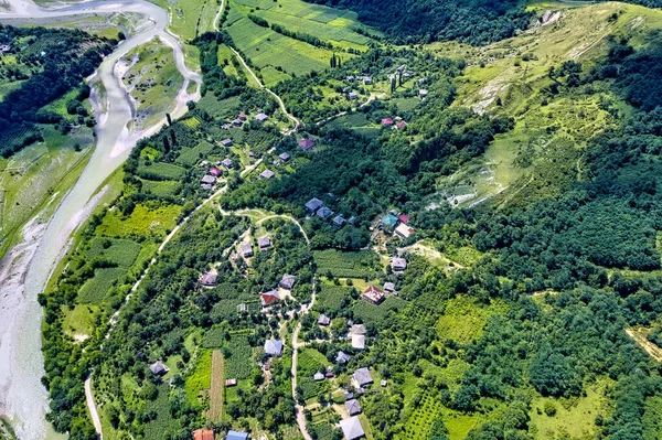 Górska Wioska Rzeki Widok Drona — Zdjęcie stockowe