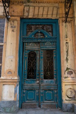 19. yüzyılın eski ahşap ön kapısı.