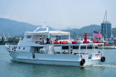 Batumi, Gürcistan - 19 Temmuz 2021: Denizdeki turizm gemisi