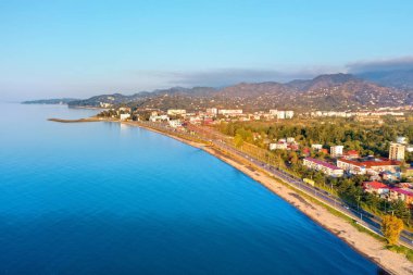 Batum, Gürcistan - 1 Mayıs 2021: Kıyı şeridinin havadan görünüşü