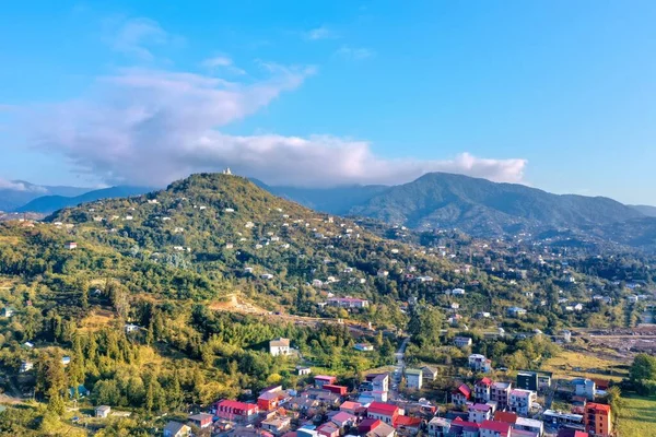 Bir Dağ Yamacındaki Köy Hava Manzaralı — Stok fotoğraf