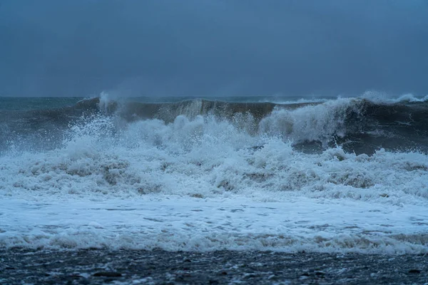 2021年5月9日のバトゥミの黒海の嵐 — ストック写真