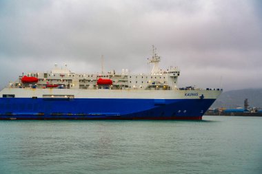 Batumi, Gürcistan - 4 Mayıs 2021 Kaunas gemisi limana girdi