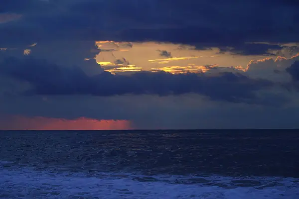 Vågor Till Havs Solnedgången — Stockfoto