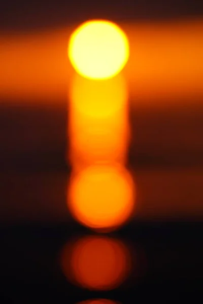 Πορτοκαλί Ήλιος Εκτός Εστίασης — Φωτογραφία Αρχείου