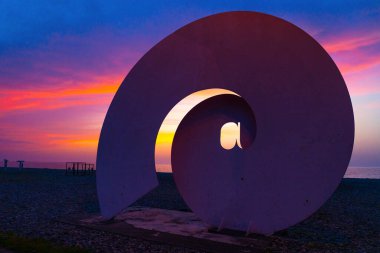 Batum, Gürcistan - 29 Nisan 2021: Sunset 'te sanat eseri