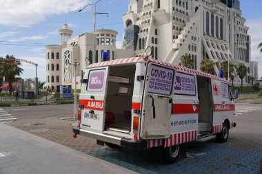 Batumi, Georgia - 28 Temmuz 2021: Covid 19 için test edilen araba