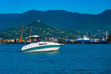 Batumi, Gürcistan - 7 Haziran 2021: Karadeniz 'de tekne gezisi