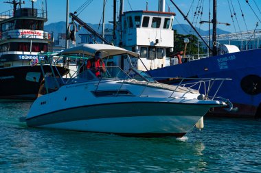 Batumi, Gürcistan - 7 Haziran 2021: Karadeniz 'de tekne gezisi