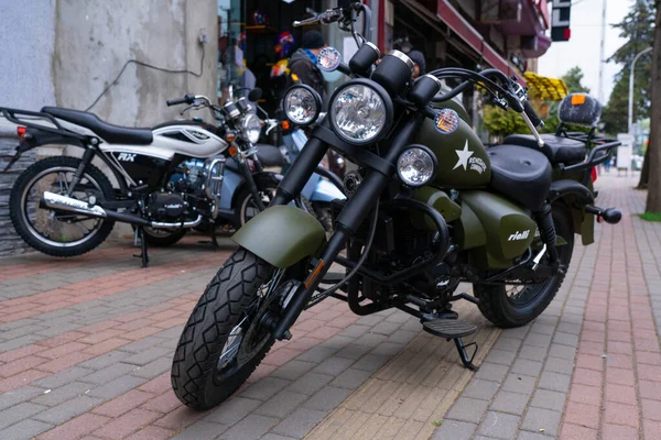 Batumi Georgia Квітня 2021 Зелений Мотоцикл Вулиці Chavchavadze — стокове фото