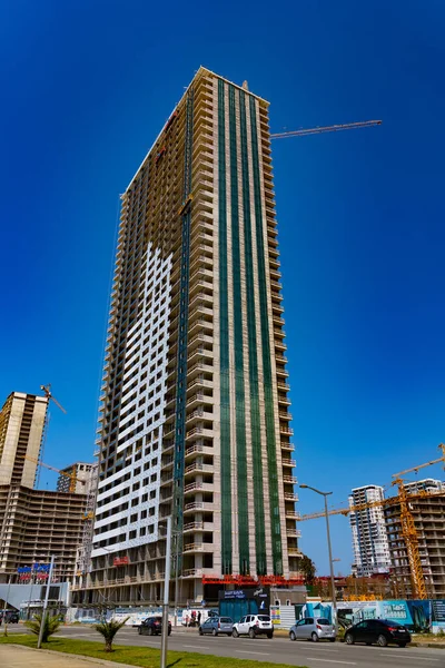 Grattacielo Contro Cielo Blu — Foto Stock