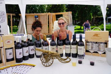 Batumi, Gürcistan - 06 Ağustos 2021: Halk Sanatları Fuarı