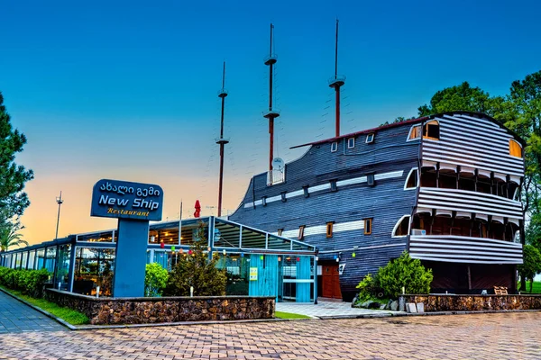 Batumi Georgia April 2021 Cafe New Ship Бульварі — стокове фото