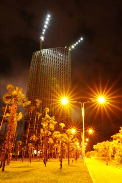 Batumi Georgia Serca Budynek Wielopiętrowy Budowie Nocy — Zdjęcie stockowe