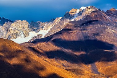 Shkhara Dağı, Gürcistan