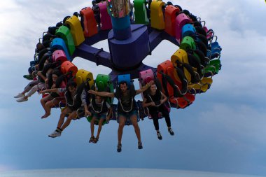 Batumi, Gürcistan - 13 Ağustos 2021: İnsanlar ilgi odağı