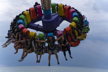 Batumi, Gürcistan - 13 Ağustos 2021: İnsanlar ilgi odağı