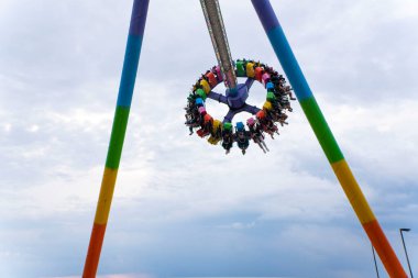 Batumi, Gürcistan - 13 Ağustos 2021: İnsanlar ilgi odağı