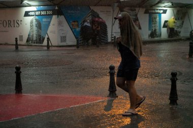 Batumi, Gürcistan - 11 Ağustos 2021: Şehirde yağmur