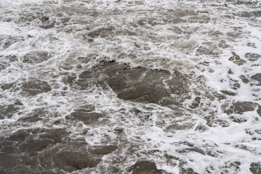 Batumi, Gürcistan - 19 Şubat 2021: Karadeniz 'de fırtına, büyük dalgalar