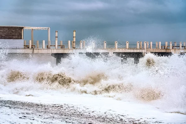 Batumi Geórgia Fevereiro 2021 Tempestade Mar Negro Ondas Enormes — Fotografia de Stock