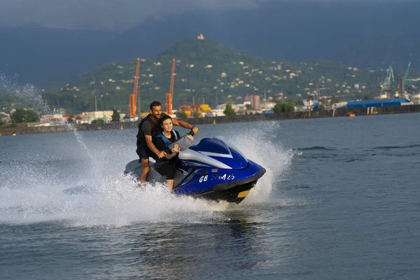 Batumi Georgia Agosto 2021 Uomo Donna Moto Acqua Mare — Foto Stock