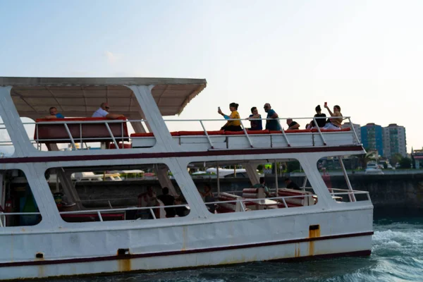 Batumi Georgien August 2021 Menschen Auf Einem Ausflugsboot Auf See — Stockfoto