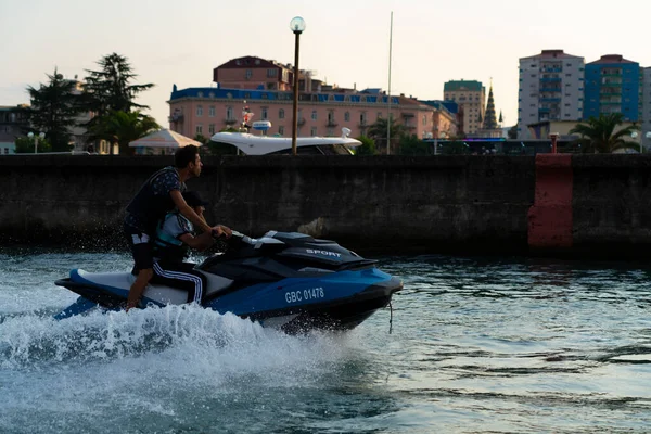 Batumi Georgia Srpna 2021 Muži Jezdí Vodních Skútrech — Stock fotografie