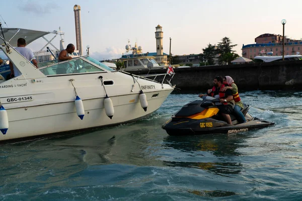 Batumi Georgia Agosto 2021 Gente Monta Una Moto Acuática Mar — Foto de Stock