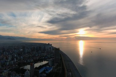 Gün batımında Batumi seti, Adjara, Georgia. Aero görünümü