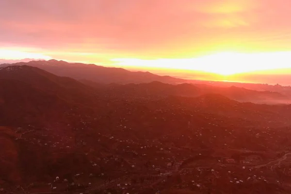 Hermoso Atardecer Naranja Las Montañas — Foto de Stock