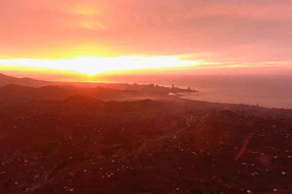 Hermoso Atardecer Naranja Las Montañas — Foto de Stock