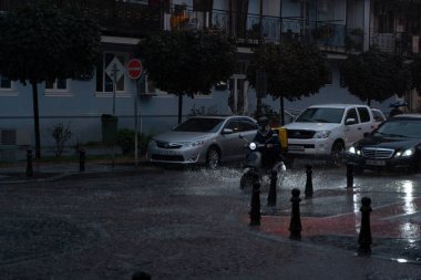 Batumi, Gürcistan - 2 Eylül 2021: Yağmurdan sonra şehir sokakları